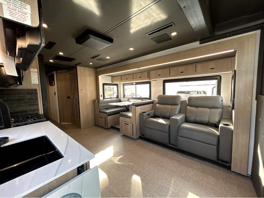 2026 GRAND DESIGN LINEAGE SERIES F 31ZW - Image 15