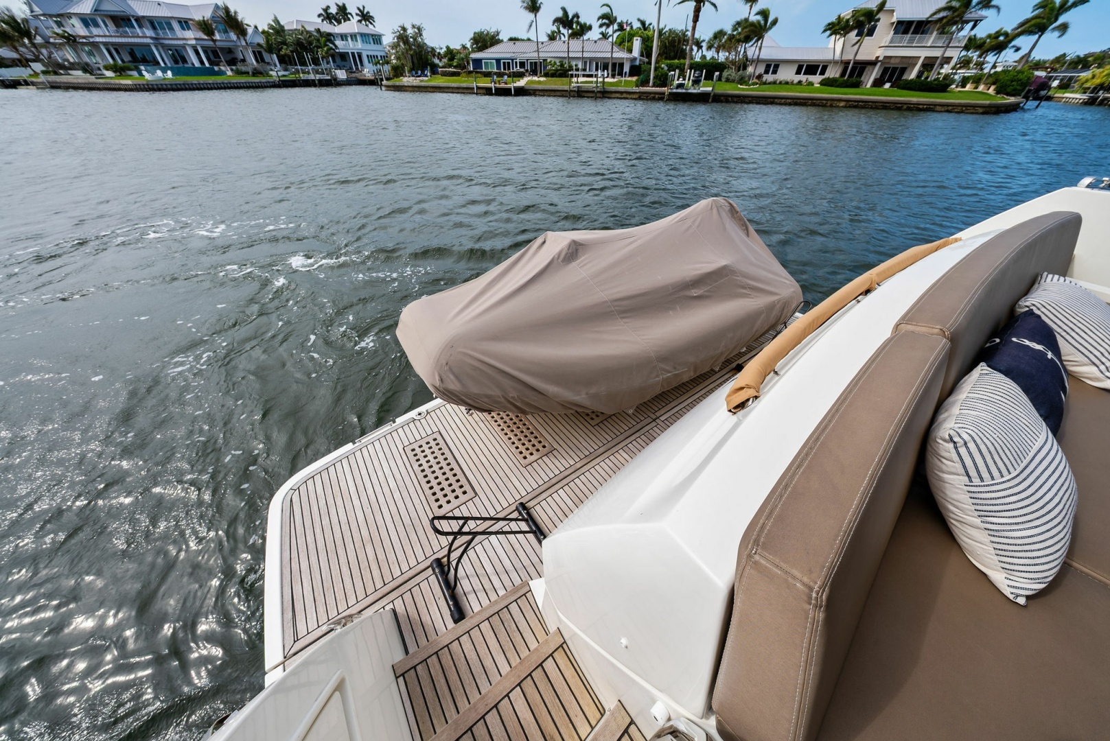 2015 Prestige 550 Base - Image 12