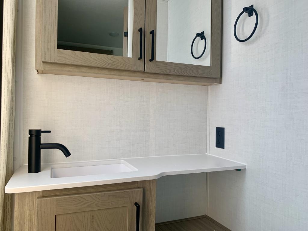 2027 FOREST RIVER E201SFK - Image 26