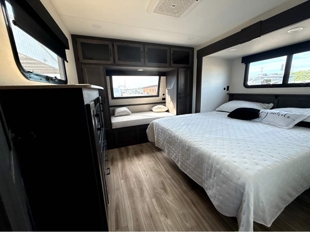 2027 VENTURE RV SPORTTREK 292VRB - Image 21