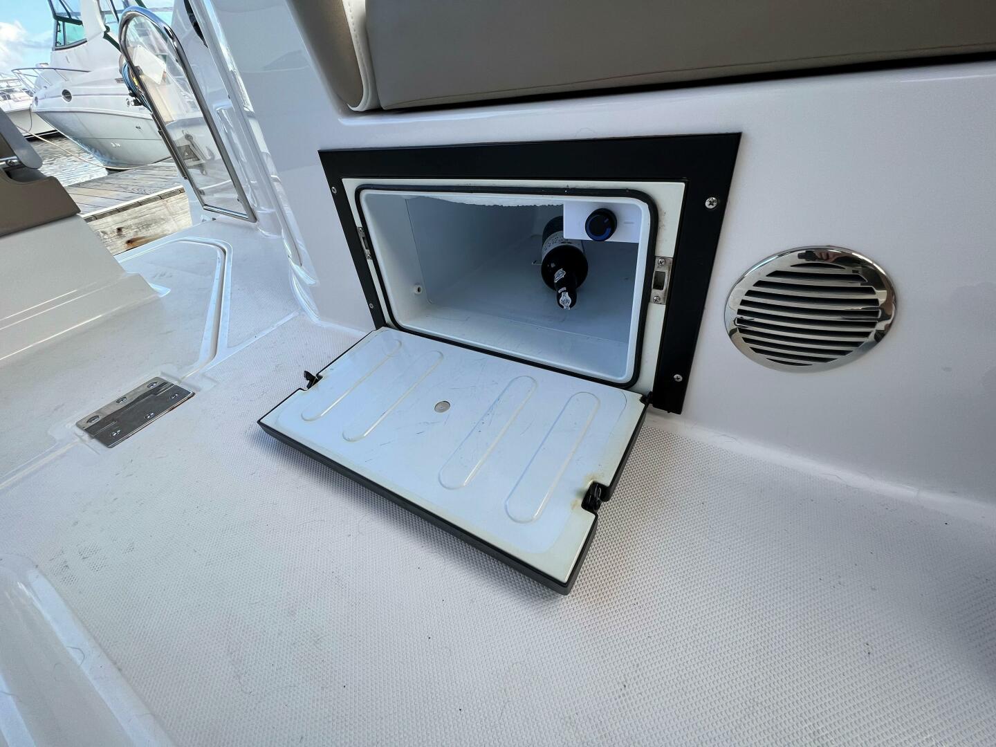 2017 Regal 28 Express - Image 20