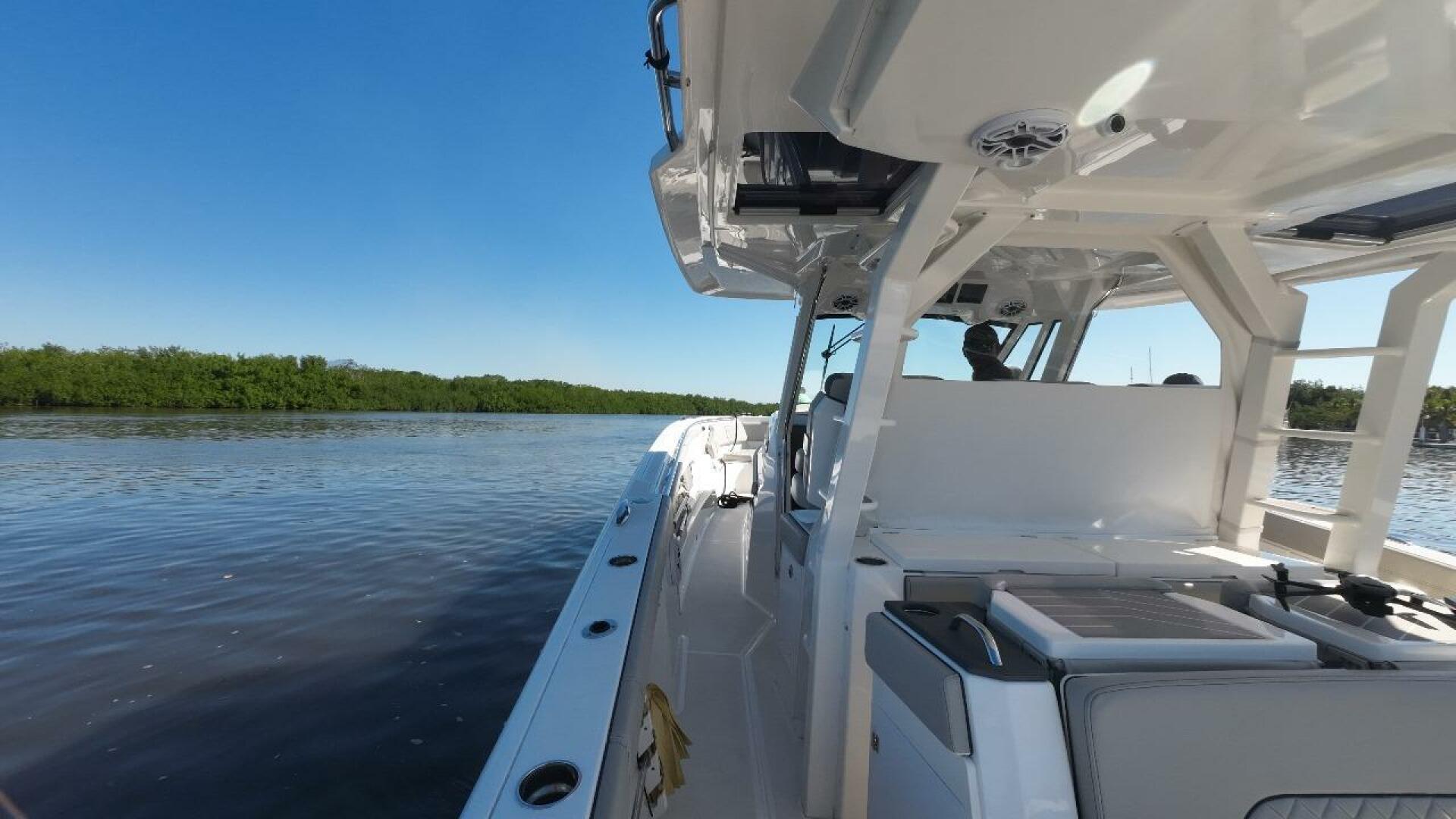 2022 PURSUIT S 428 Sport Base - Image 13