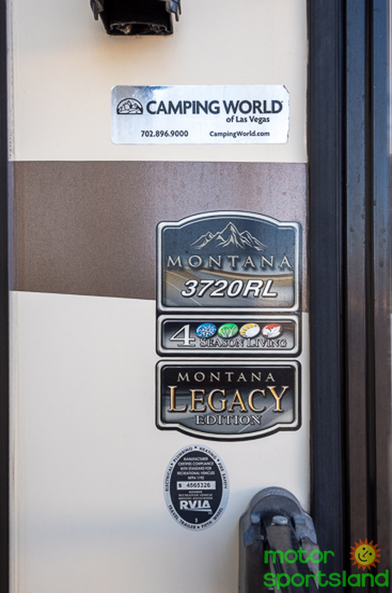 2017 Keystone Montana Legacy 3720RL - Image 12