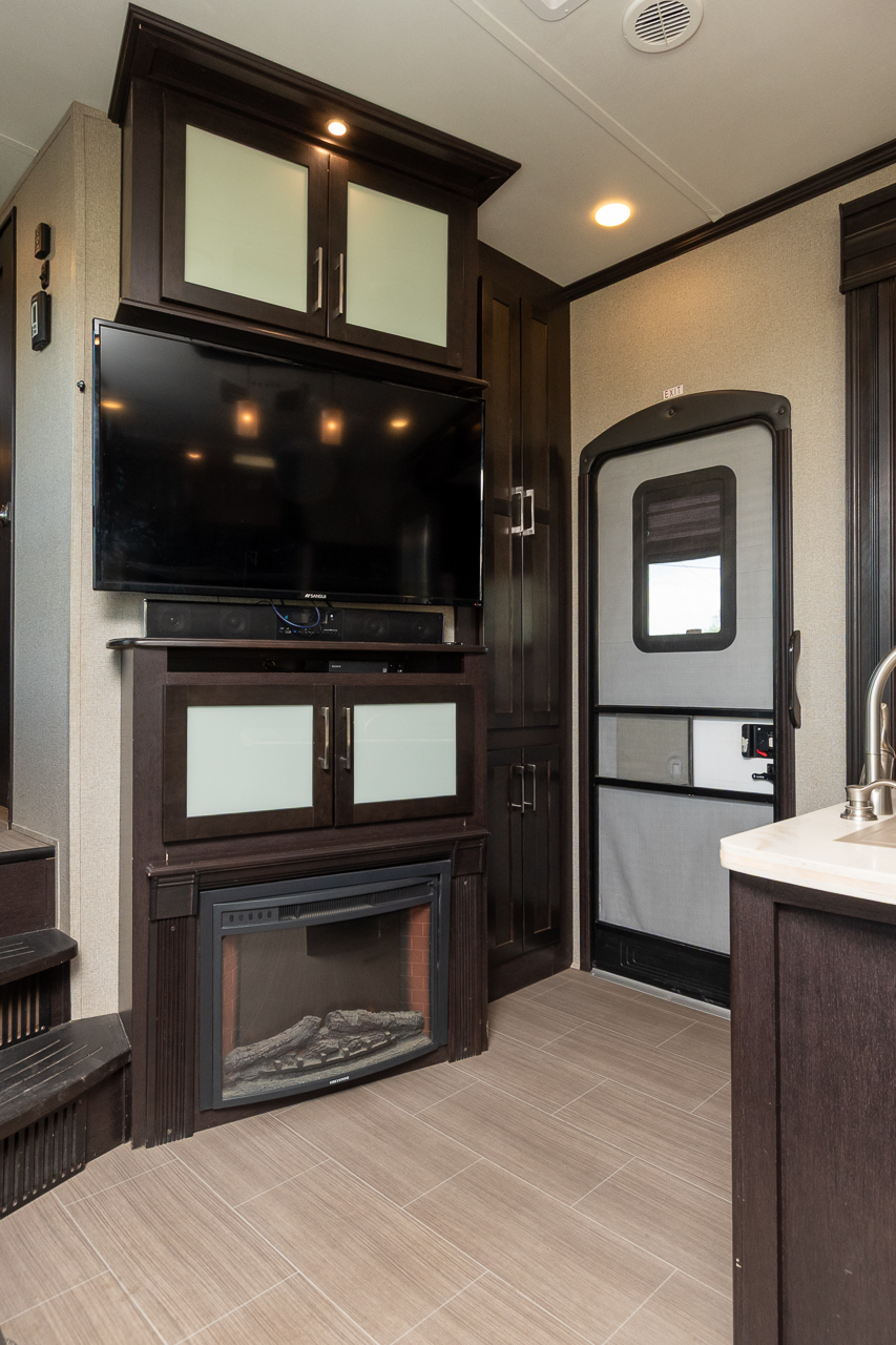 2017 Keystone Raptor 424TS - Image 37
