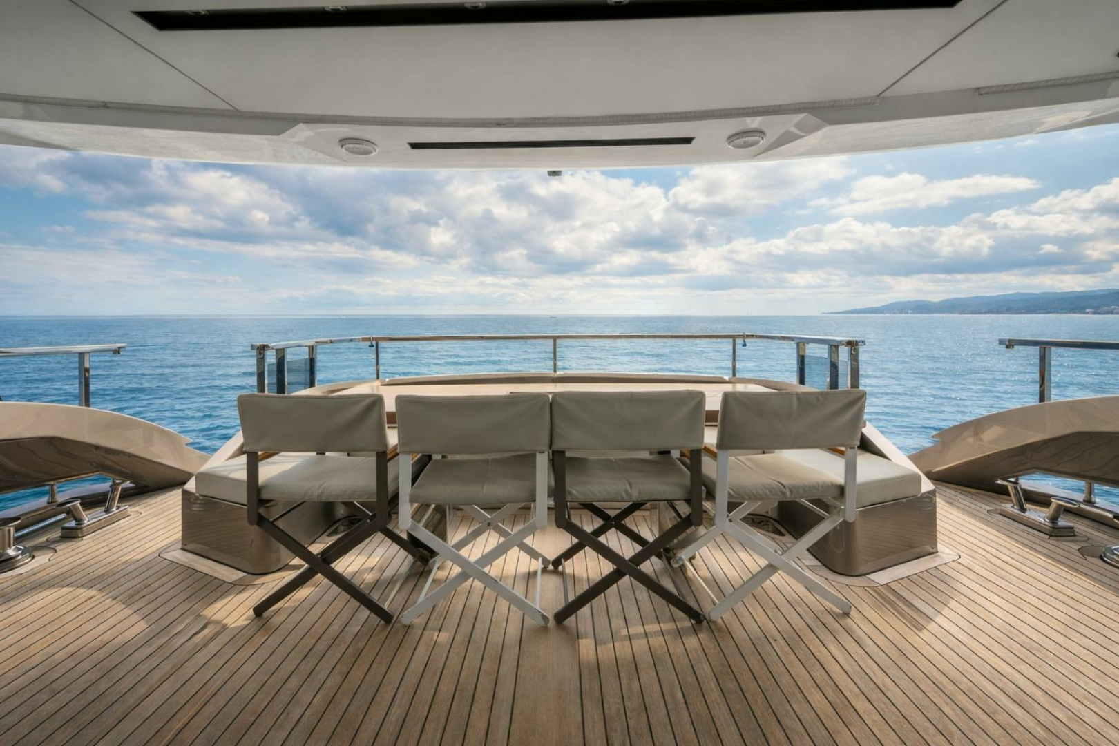 2018 Dominator Yachts Dominator Ilumen Base - Image 29