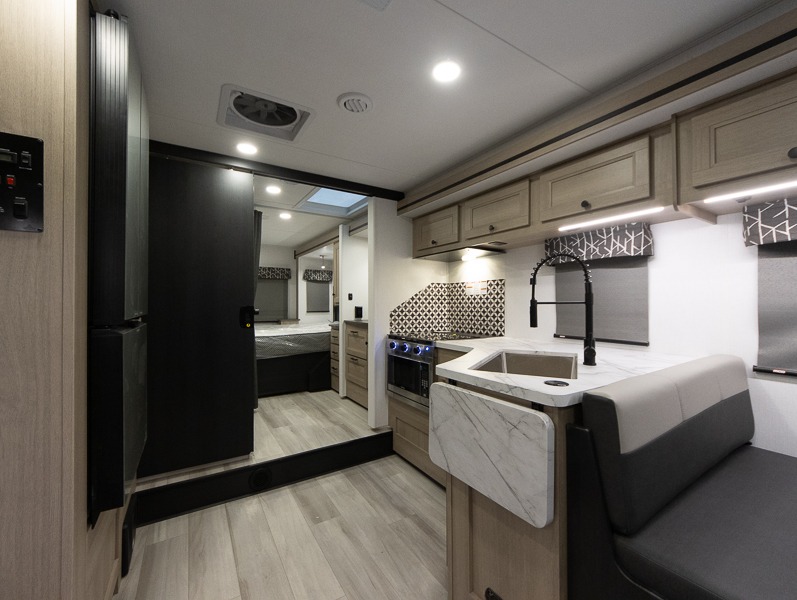 2025 Forest River Sunseeker 3050S - Image 15