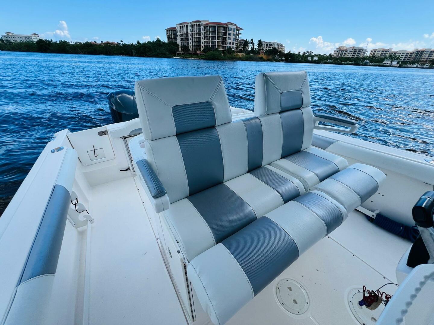 2012 Everglades 295 Center Console - Image 25