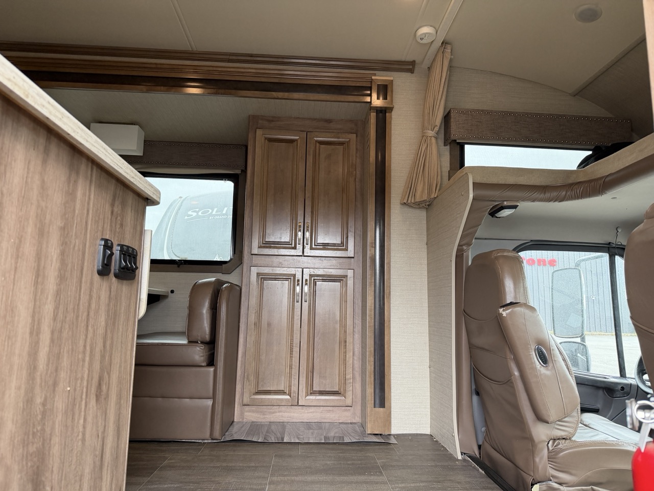 2019 Jayco Seneca 37K - Image 4