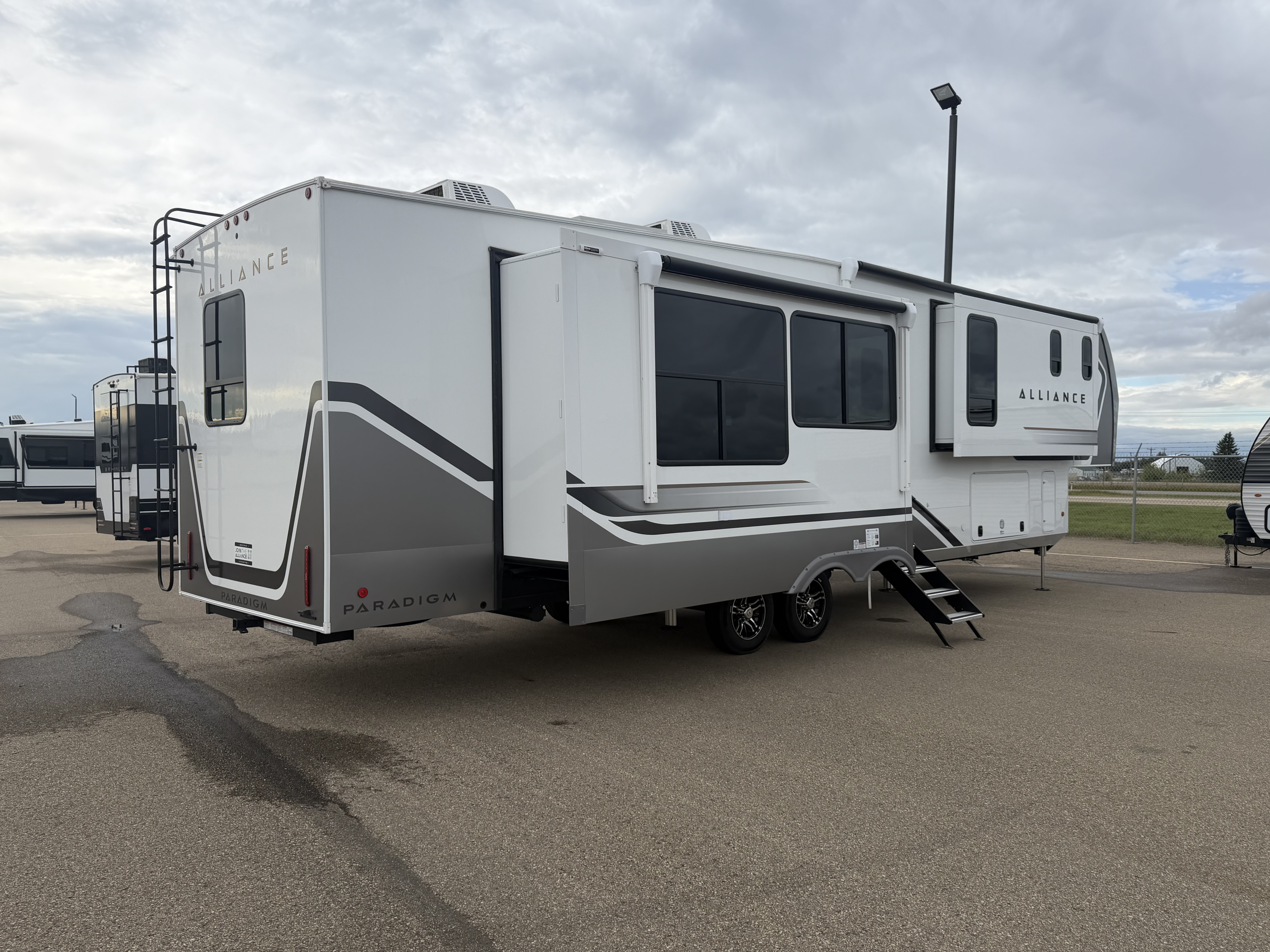 2027 Alliance RV Paradigm 382RK - Image 7