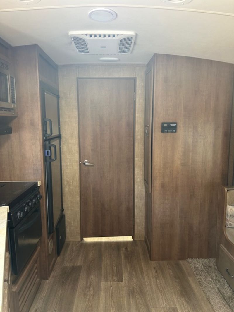 2016 Cruiser RV Fun Finder Xtreme Lite X-214WSD - Image 7