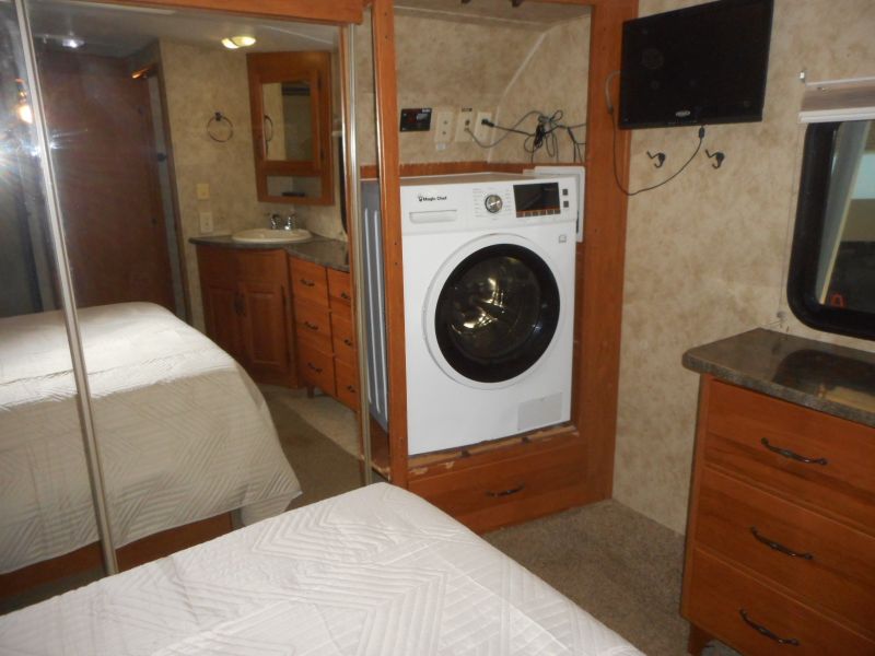 2013 Keystone Montana Mountaineer 357THT - Image 14
