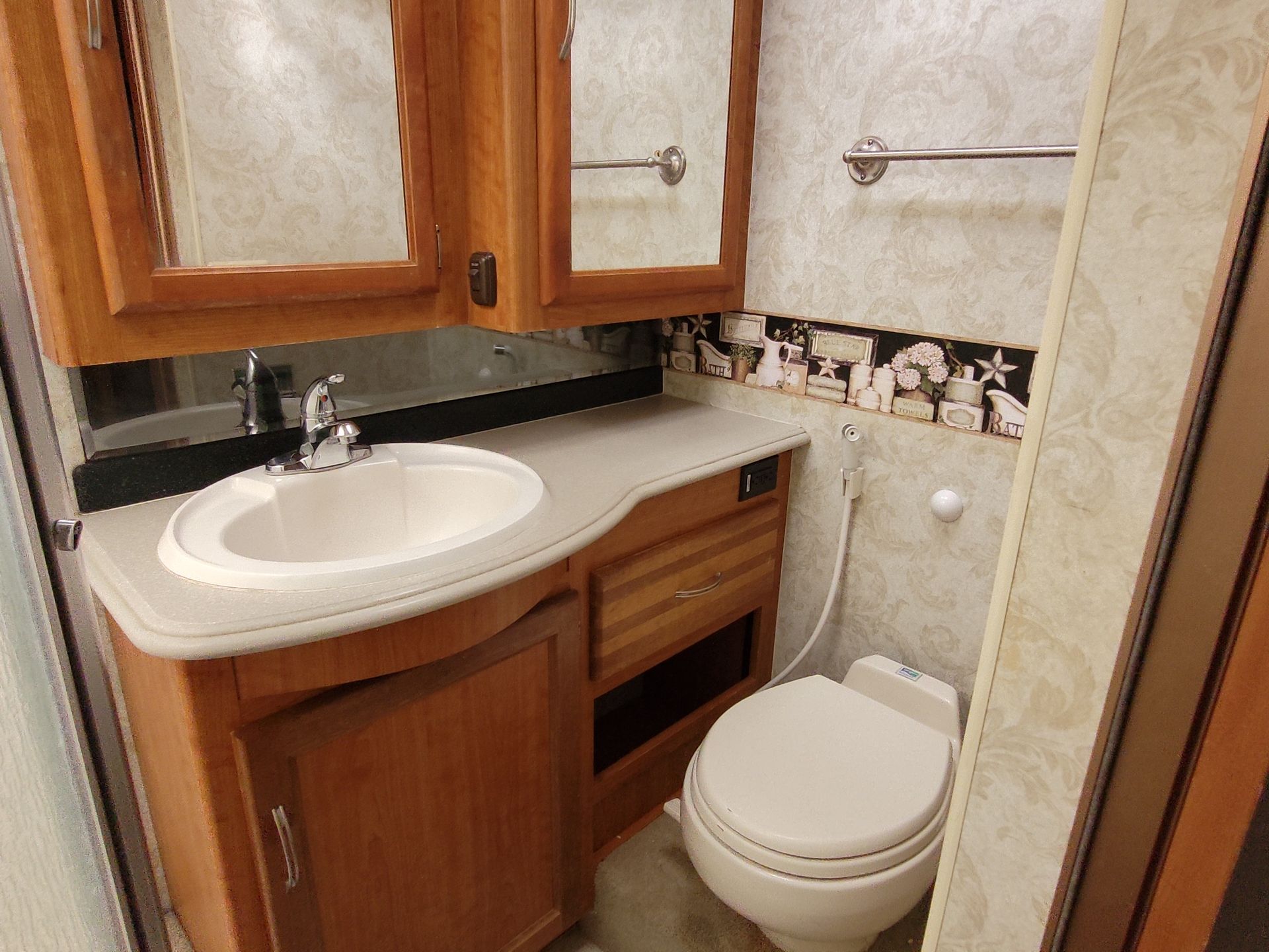 2005 National Tropical 396LX - Image 23