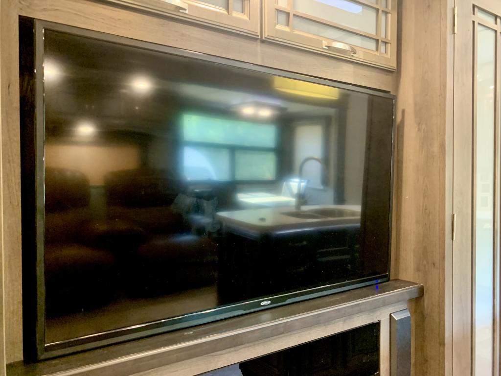 2019 Keystone Montana 3811MS - Image 28