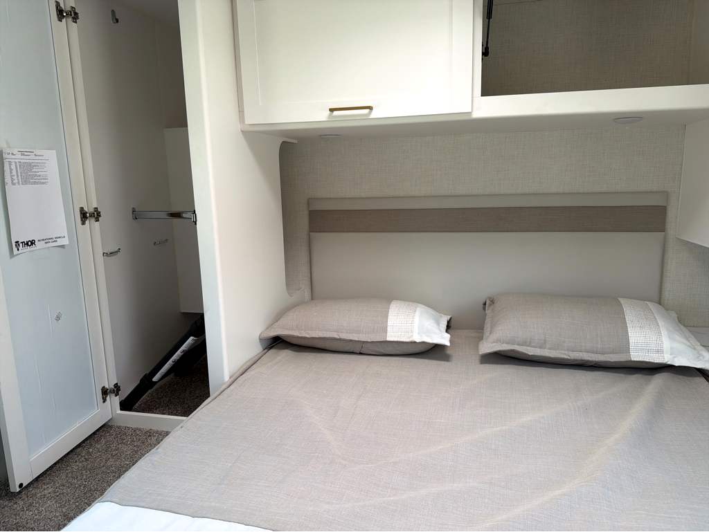 2027 THOR MOTOR COACH MAGNITUDE GA28 - Image 31