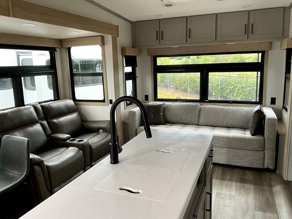 2027 KZ RIDGEWAY 36MBL - Image 9