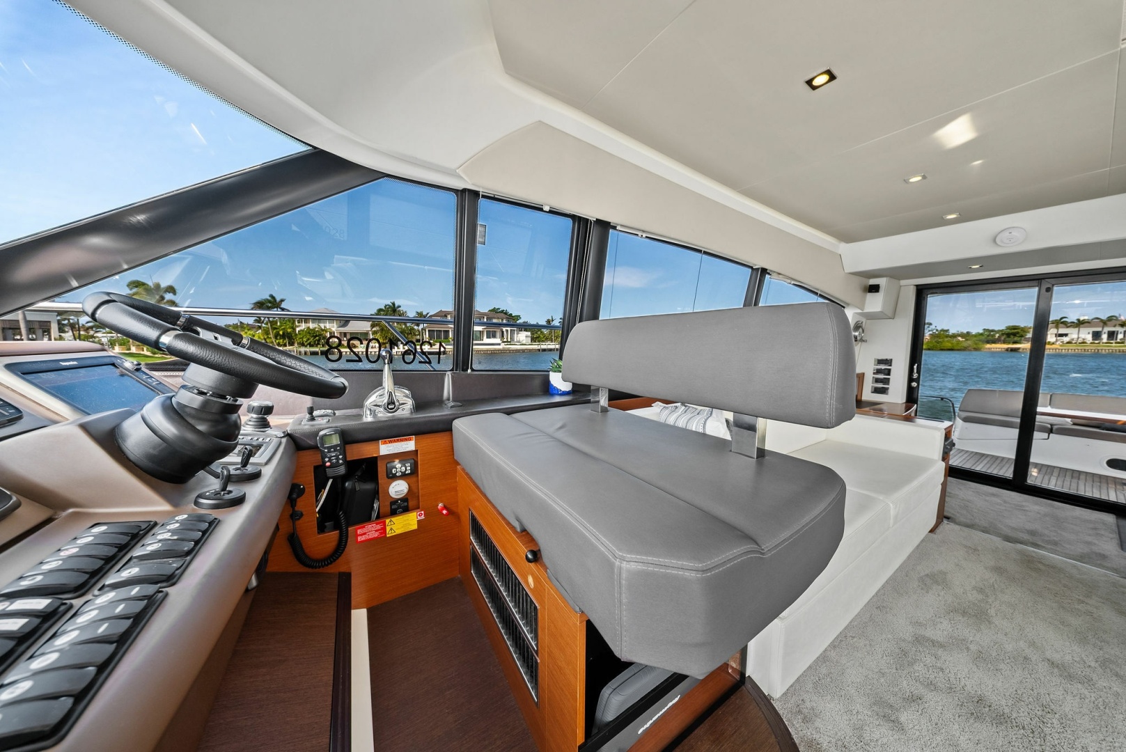 2015 Prestige 550 Base - Image 31
