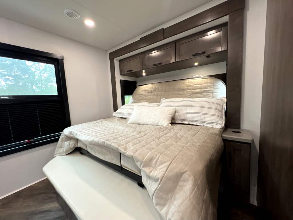 2026 ENTEGRA COACH ACCOLADE 37M - Image 22