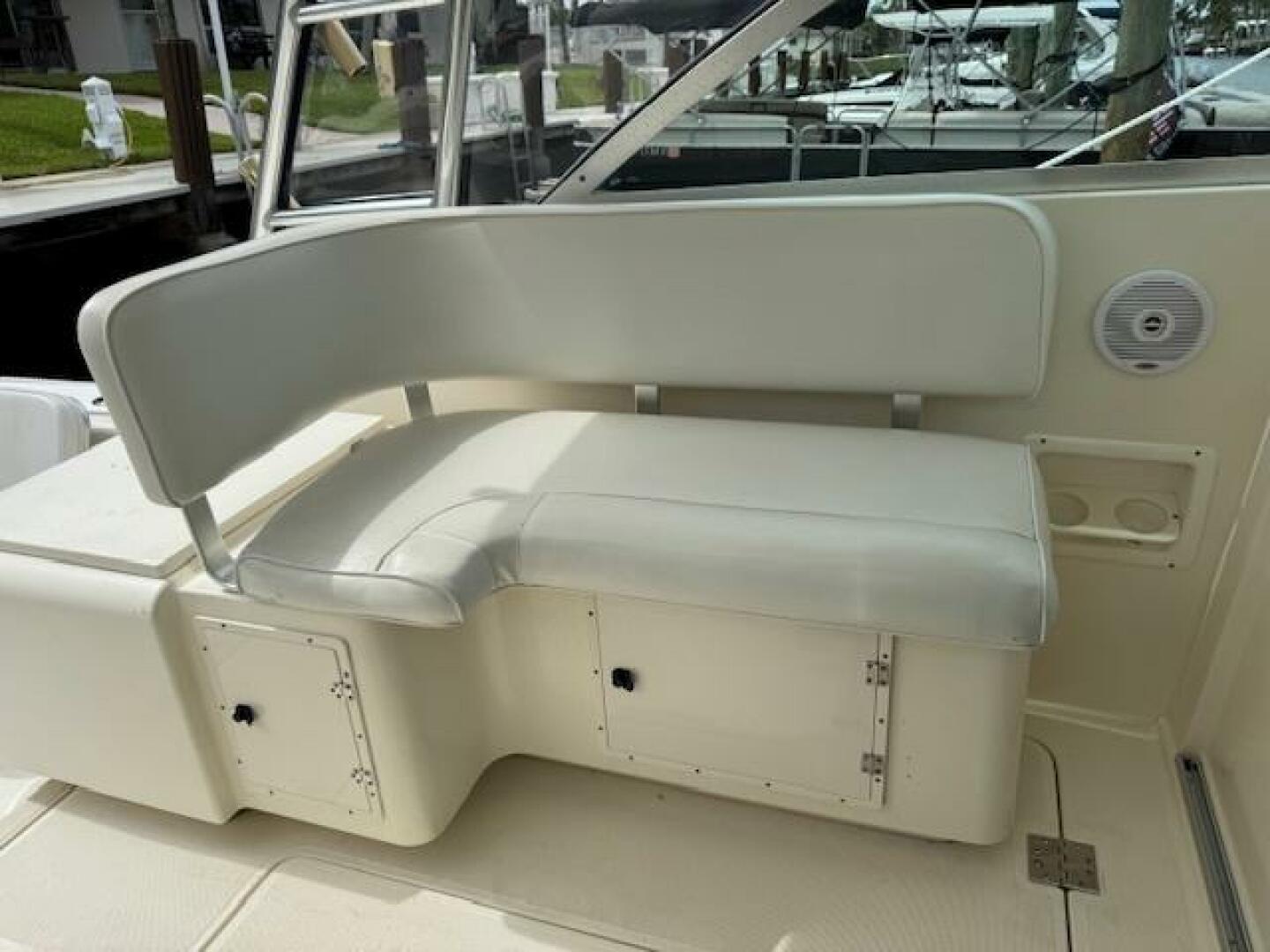 2002 Pursuit 3000 Express - Image 15