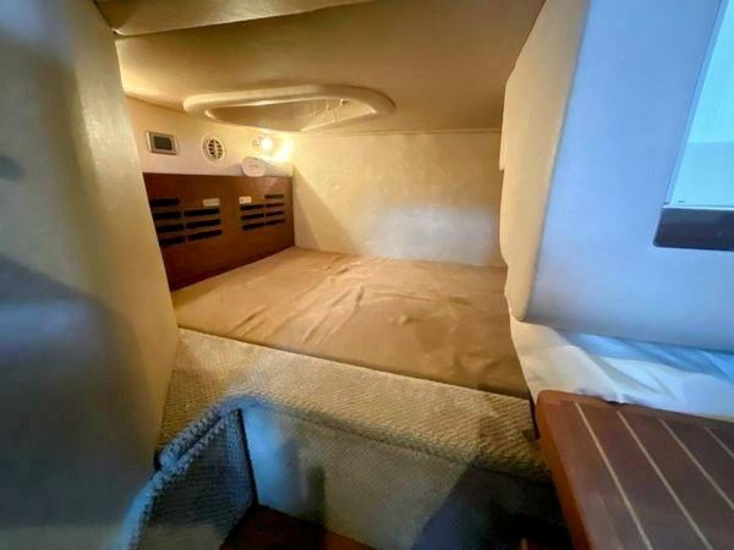 2010 Sea Ray 310 Sundancer - Image 28