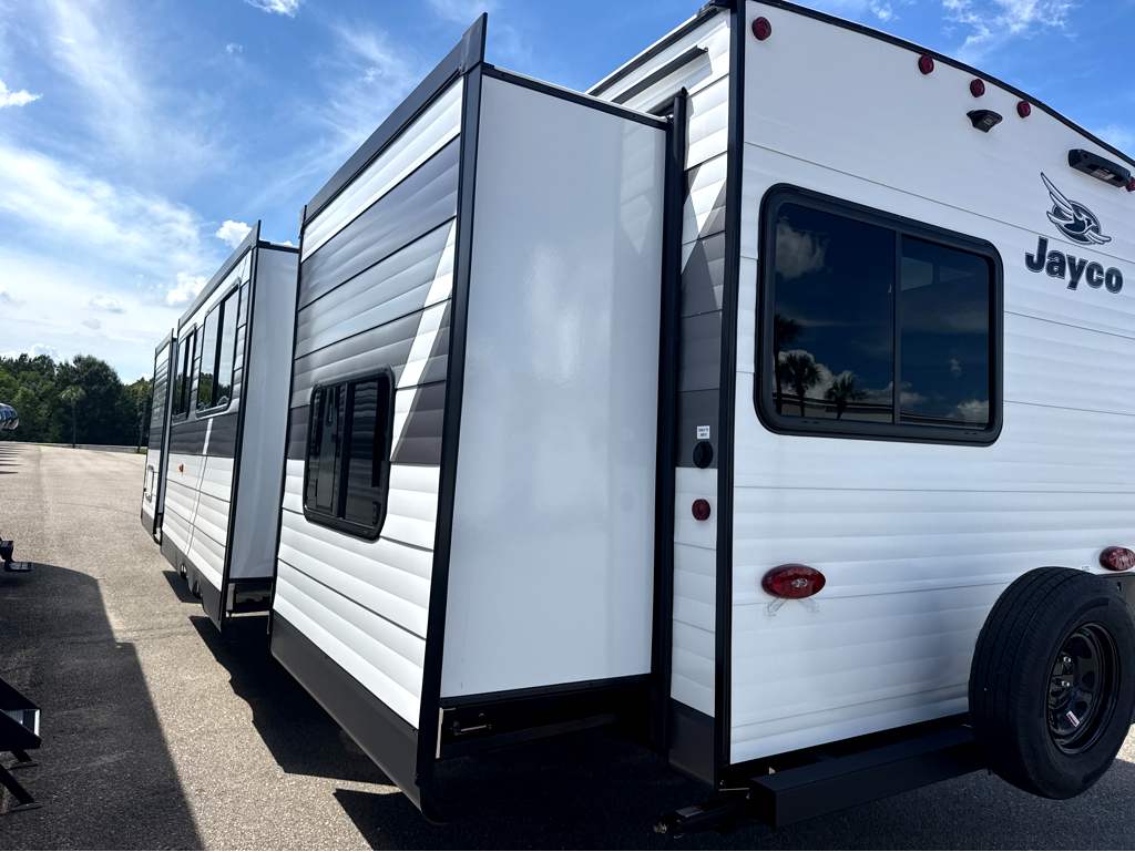 2027 JAYCO JAY FLIGHT 325BHT - Image 3