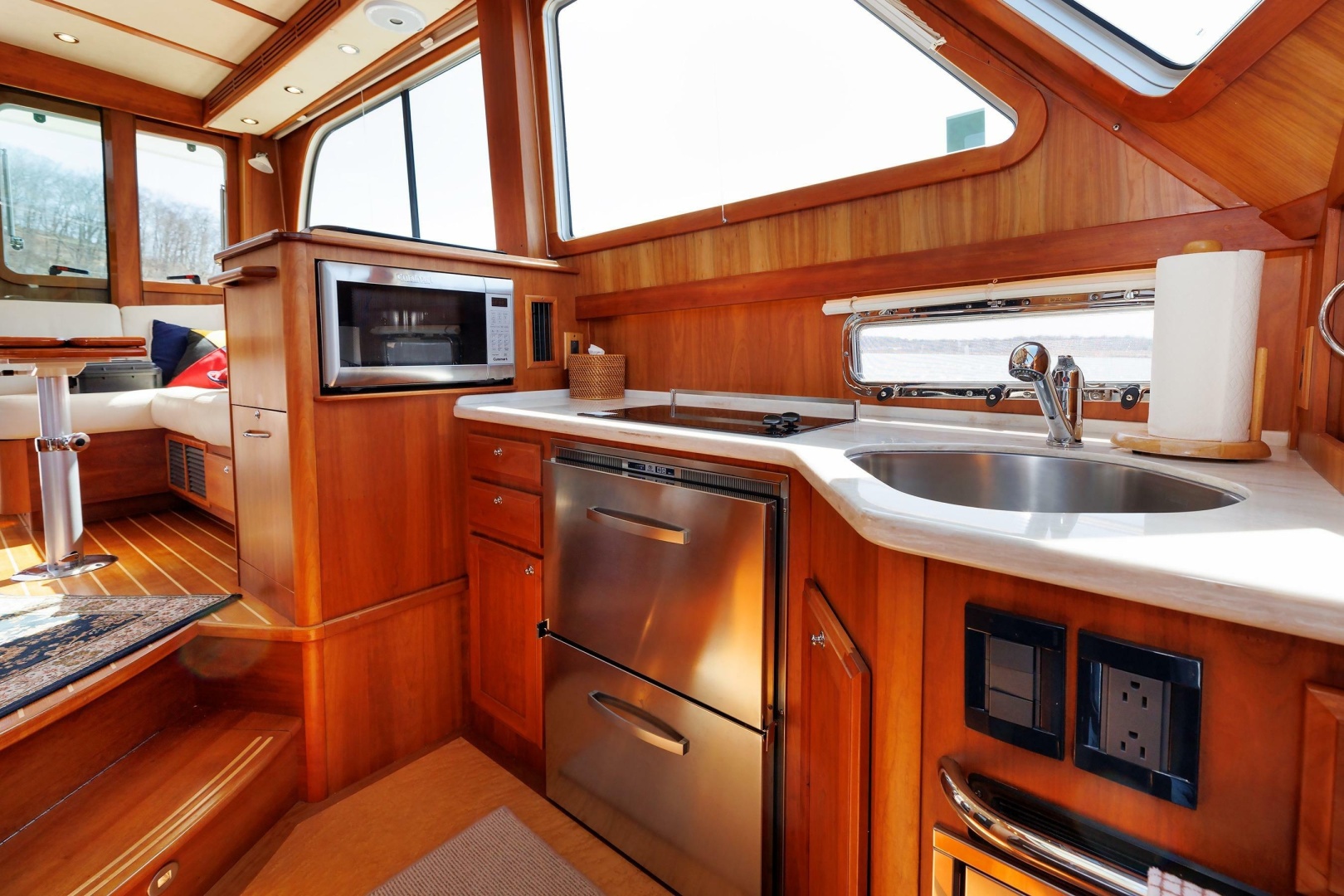 2016 Sabre 42 Fly Bridge Sedan - Image 13