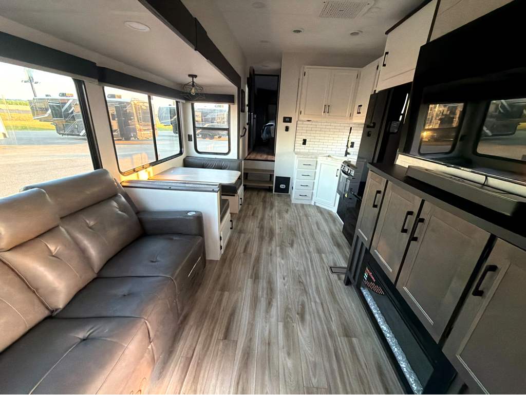 2027 VENTURE RV SPORTTREK 312VTB - Image 19