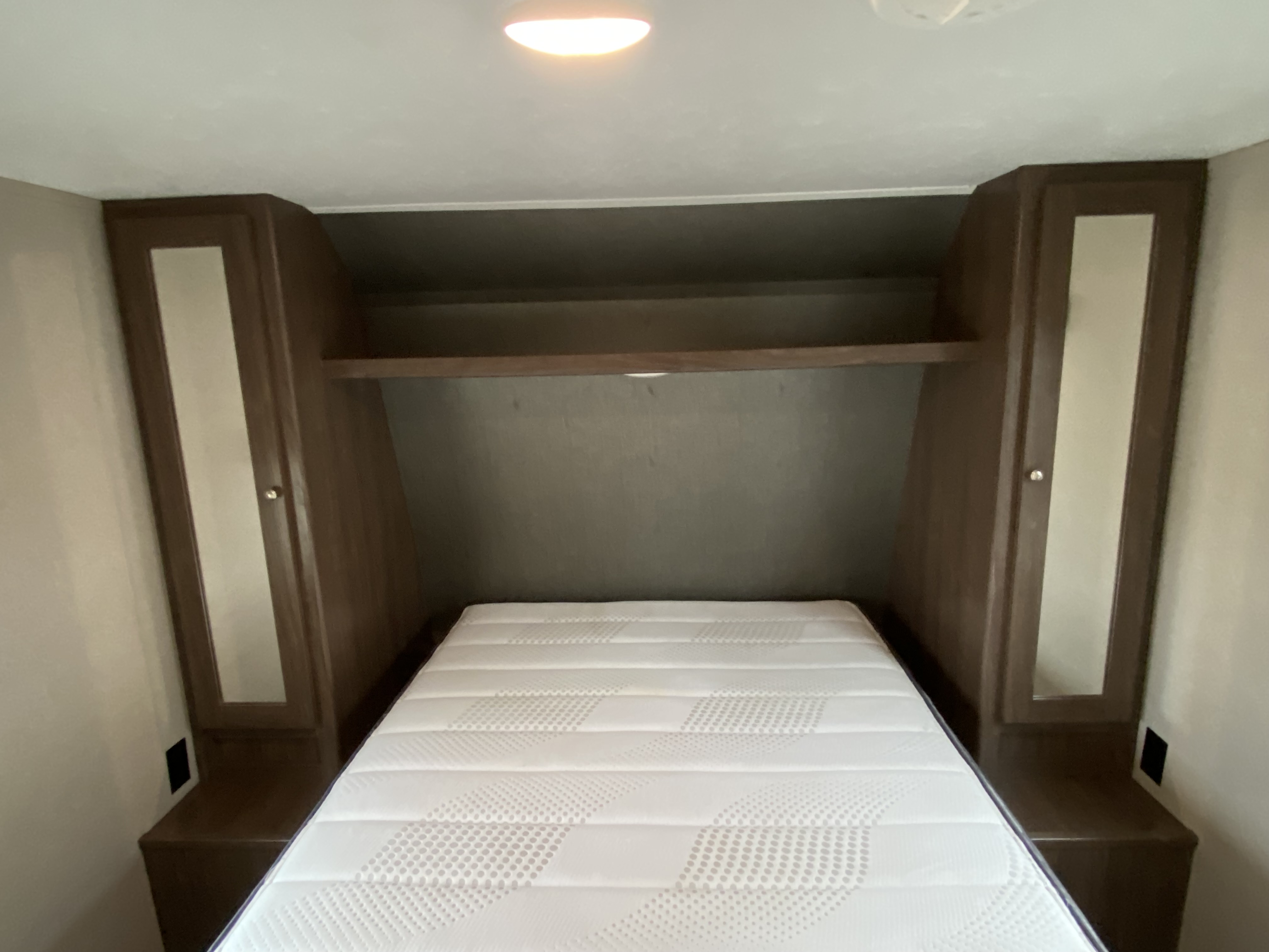 2019 KEYSTONE HIDEOUT 29BHS - Image 19