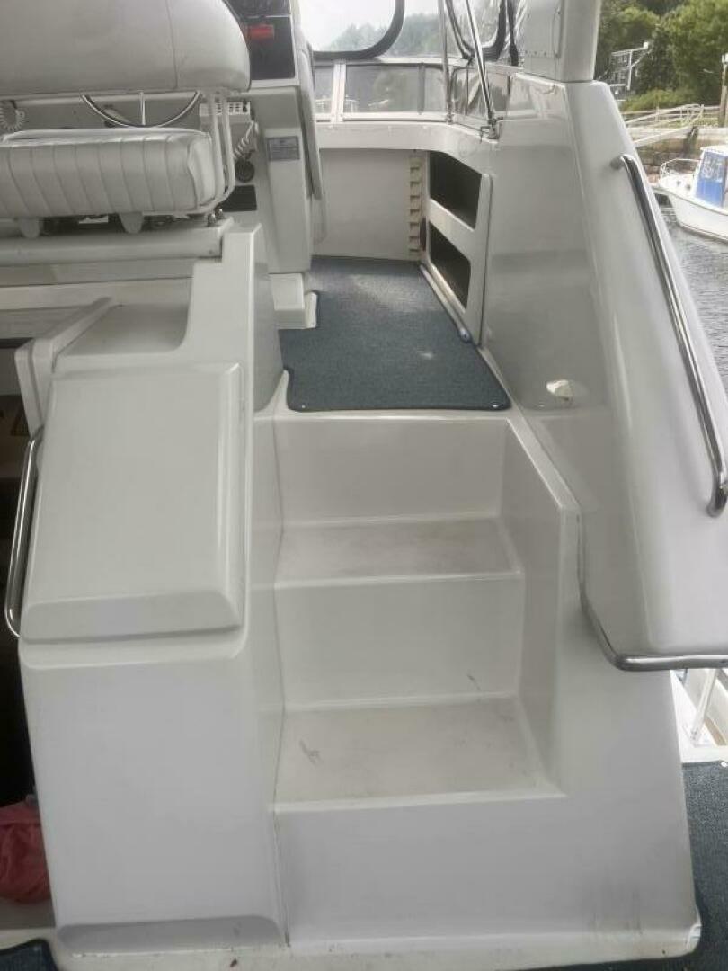 1994 Carver Aft Cabin Motor Yacht - Image 26