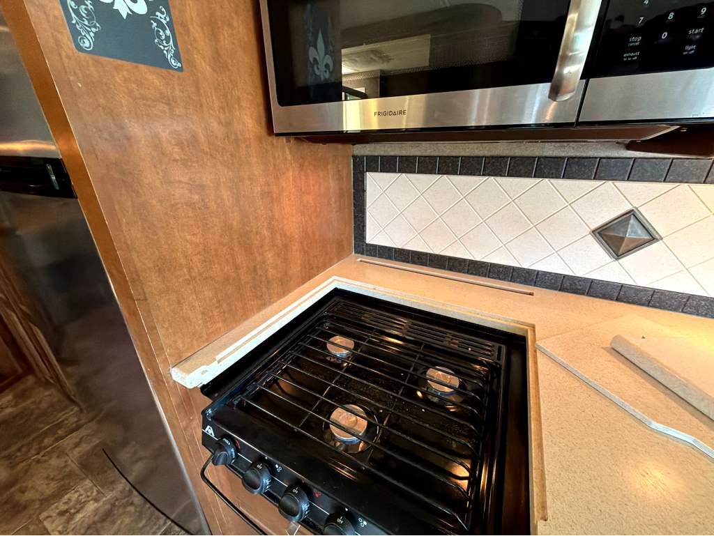2014 THOR MOTOR COACH PALAZZO 33.2 - Image 30