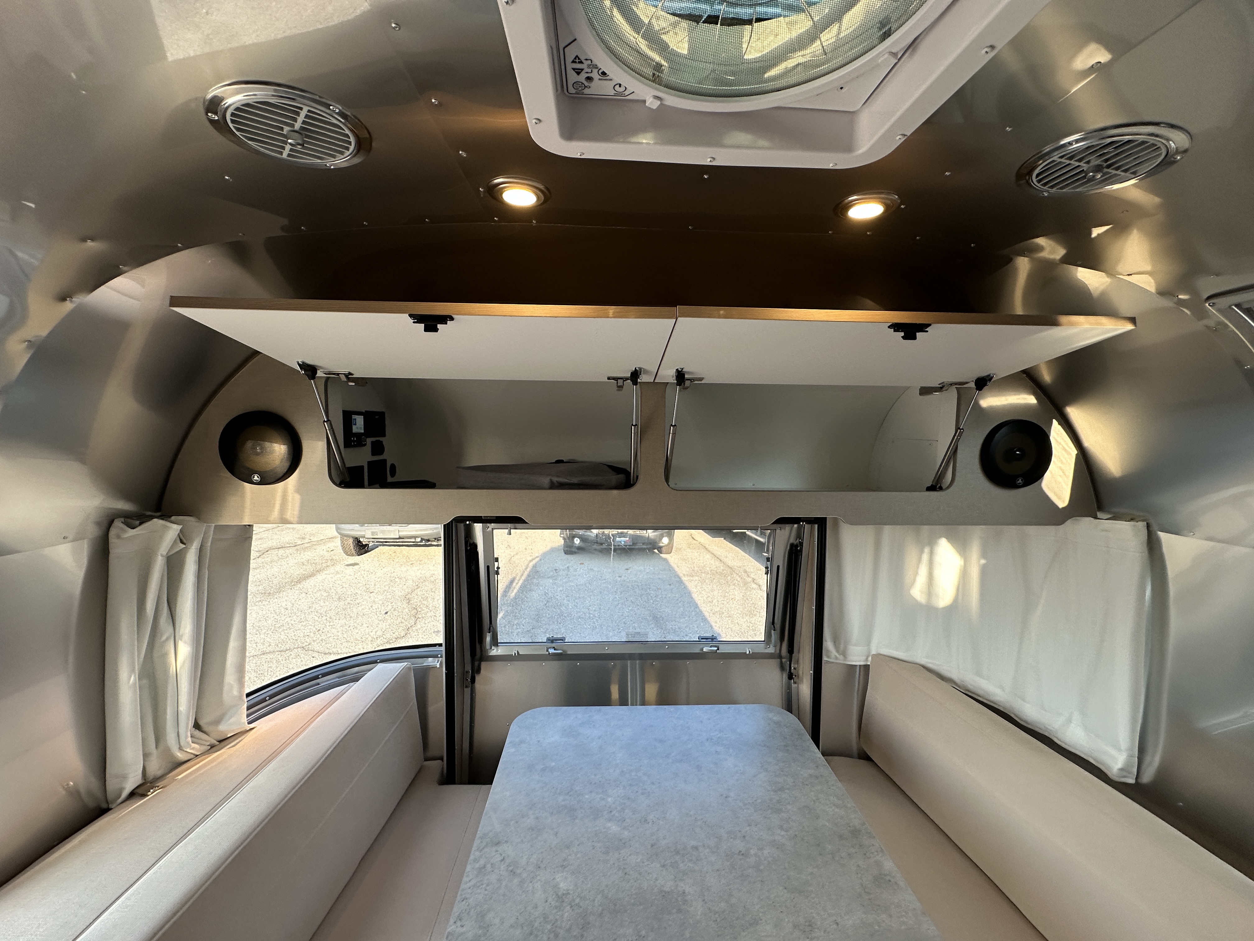 2027 Airstream Flying Cloud 27FB - Image 12