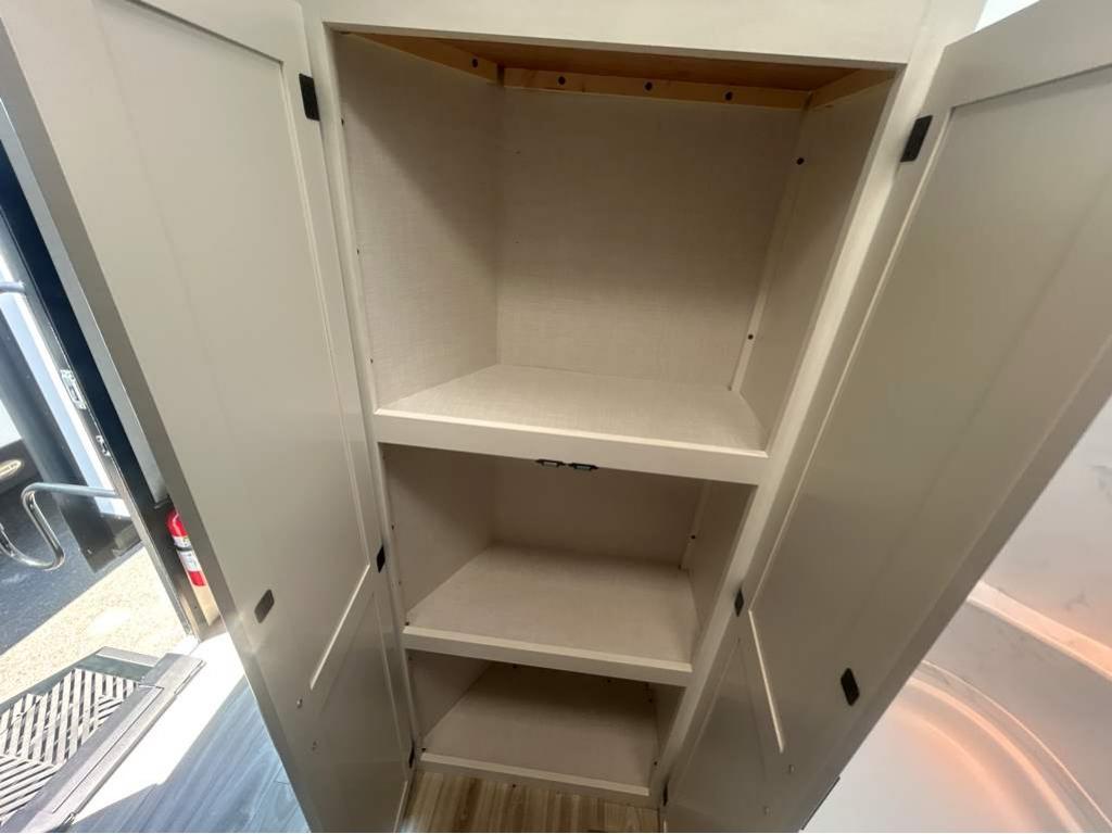 2026 VENTURE RV SPORTTREK 327VIK - Image 31