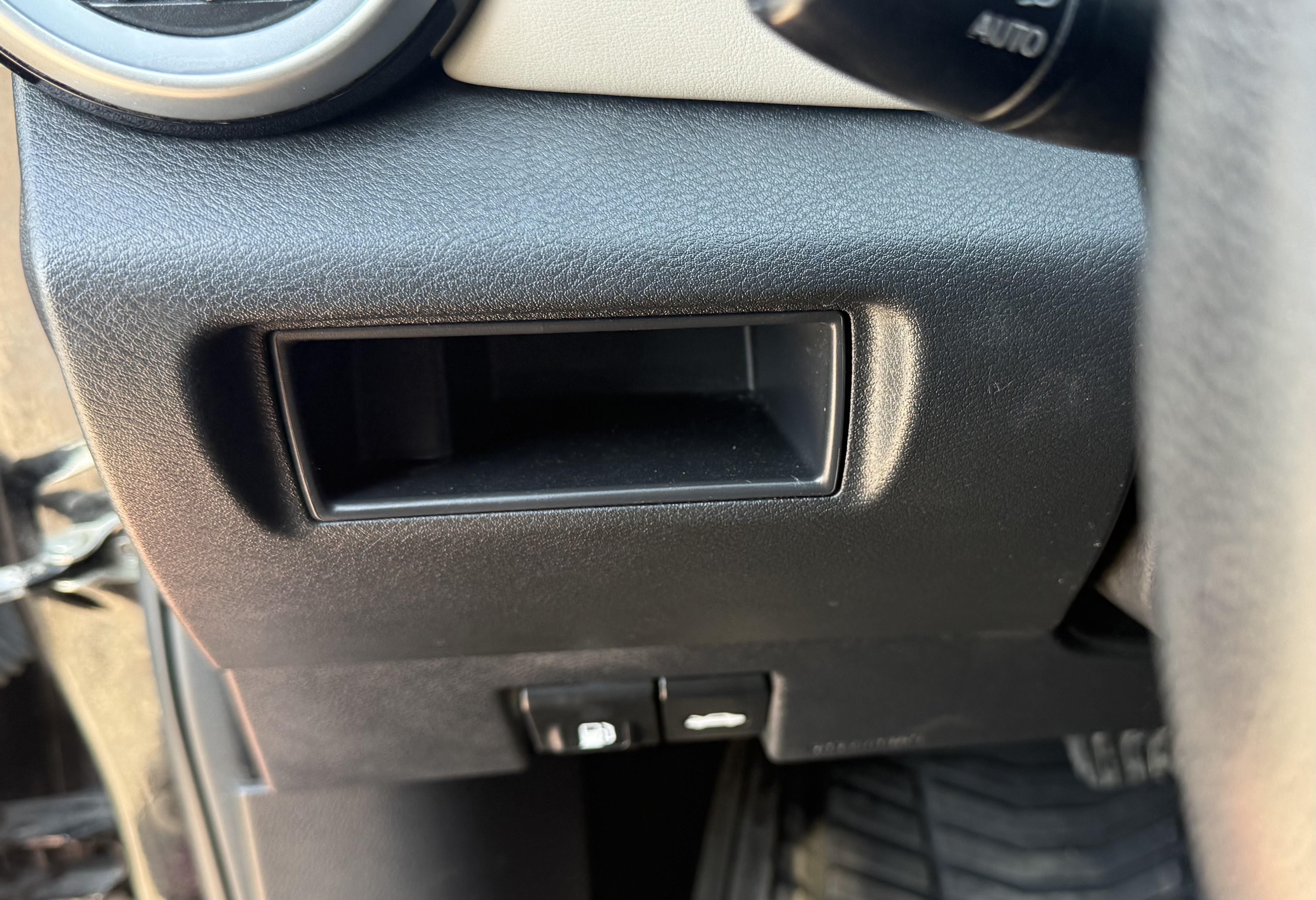 2020 Nissan VERSA Sedan 4D SV I4 - Image 4