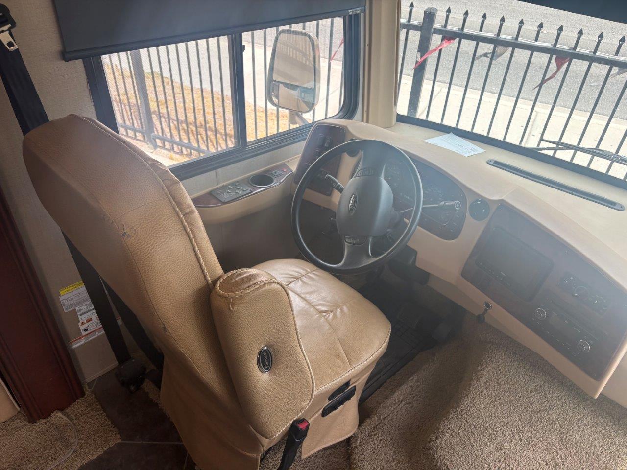 2014 Newmar Bay Star 3309 - Image 18