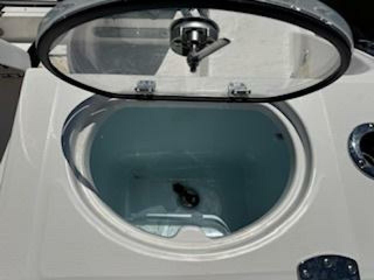 2022 Robalo R242 Center Console Base - Image 22