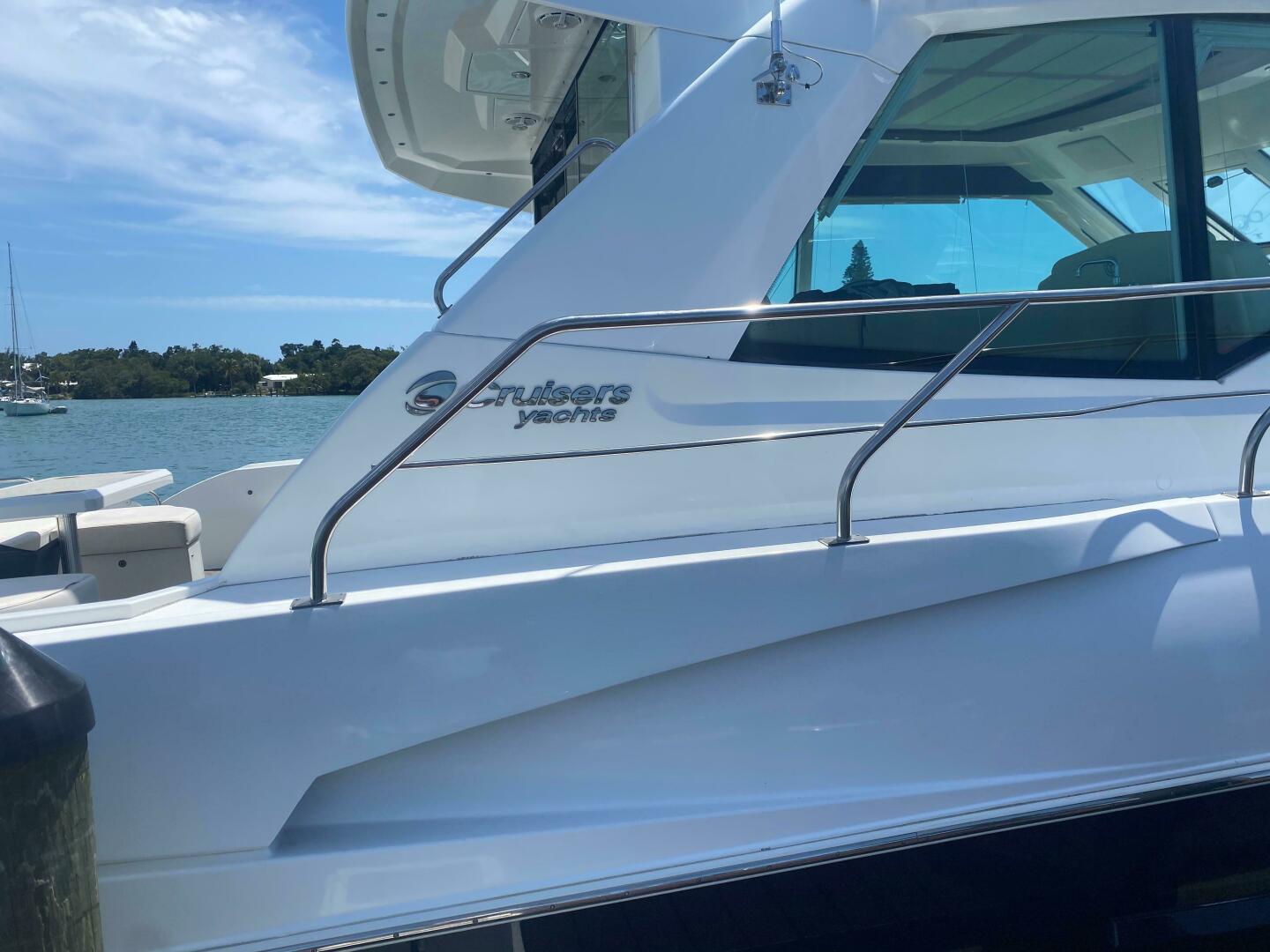 2012 Cruisers Yachts 48 Cantius - Image 9
