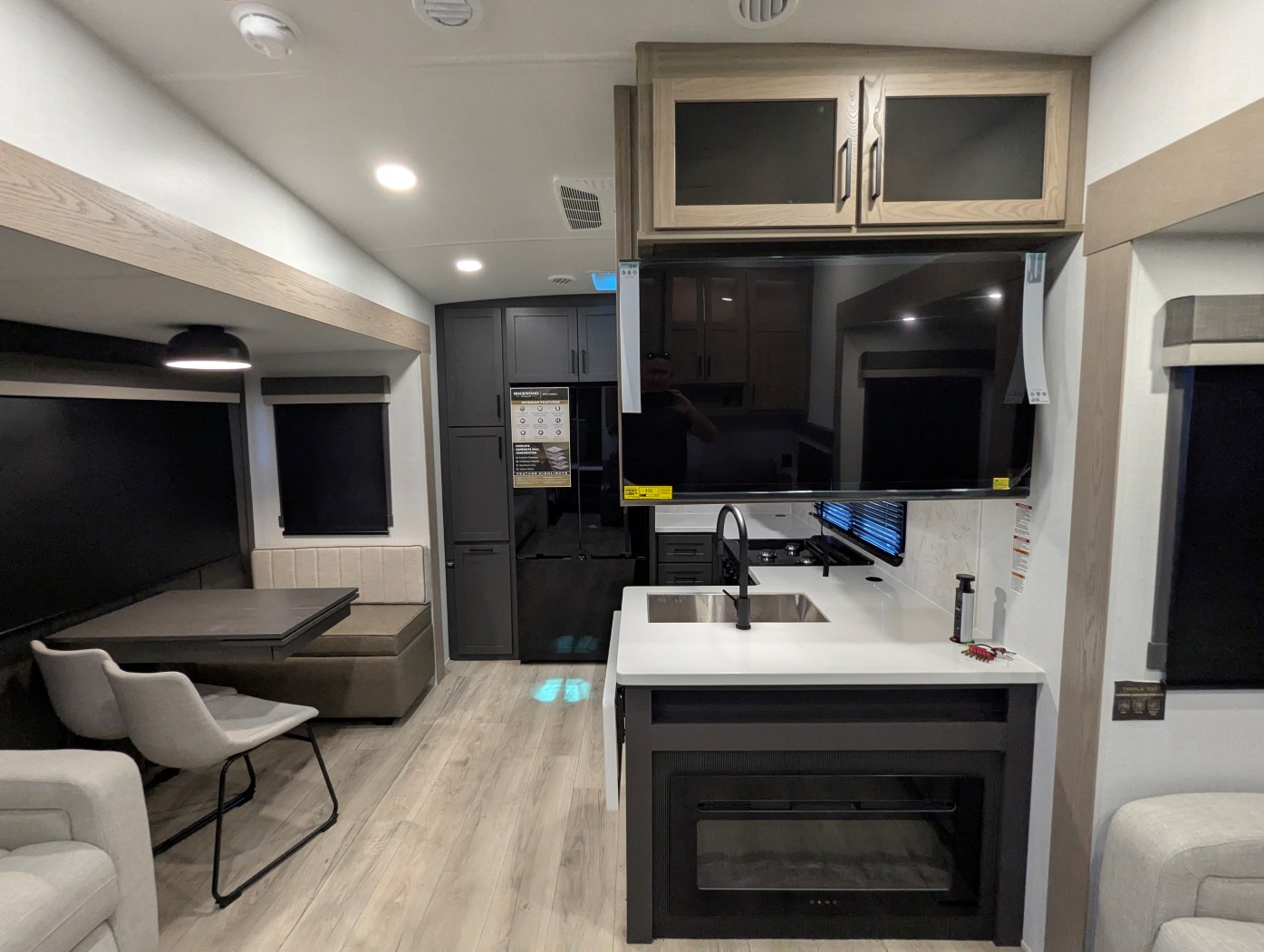 2026 Forest River Rockwood Signature R371RK - Image 22