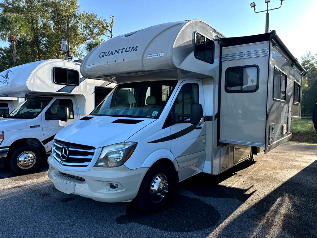 2018 THOR MOTOR COACH QUANTUM KM24 - Image 3