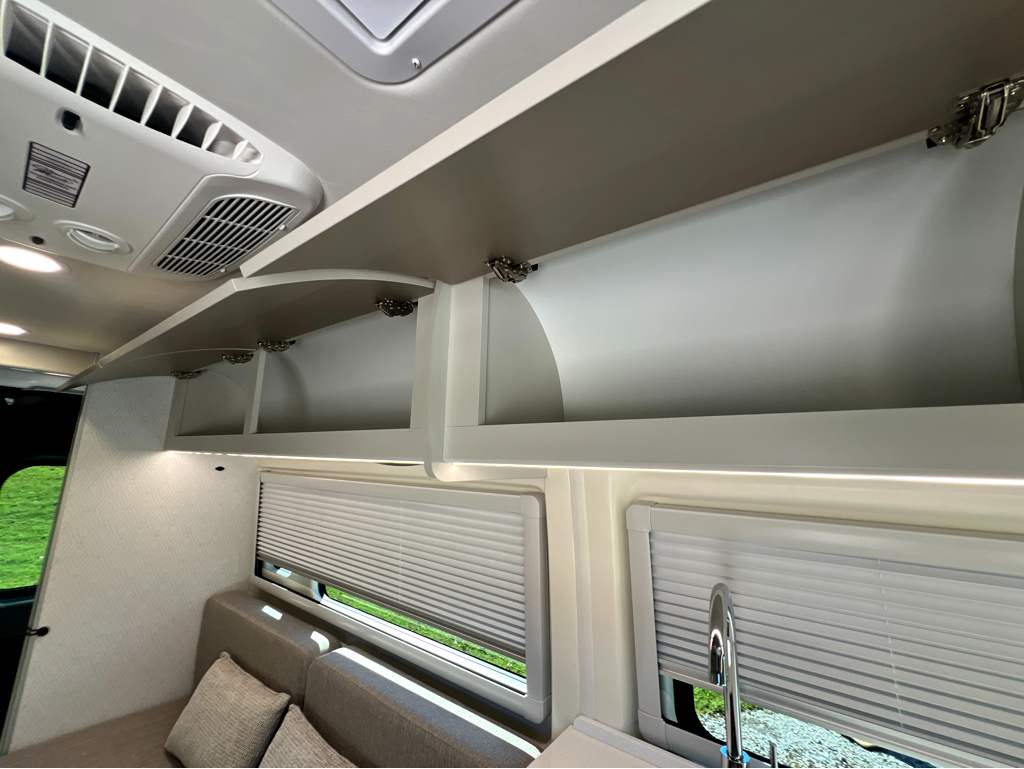 2027 THOR MOTOR COACH SEQUENCE 20L - Image 14