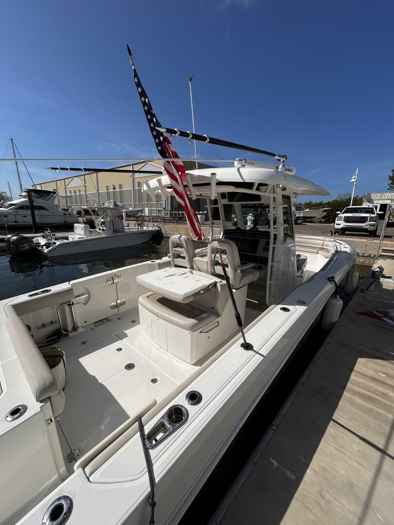2017 Boston Whaler 330 Outrage - Image 21