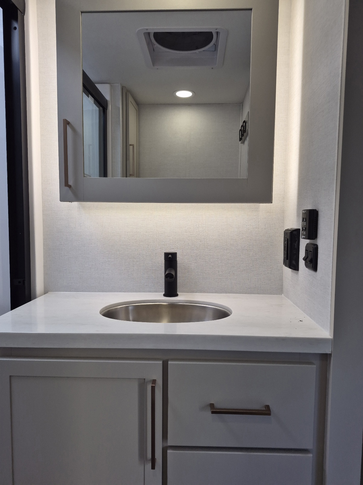 2027 Alliance RV PARADIGM 310RL - Image 10
