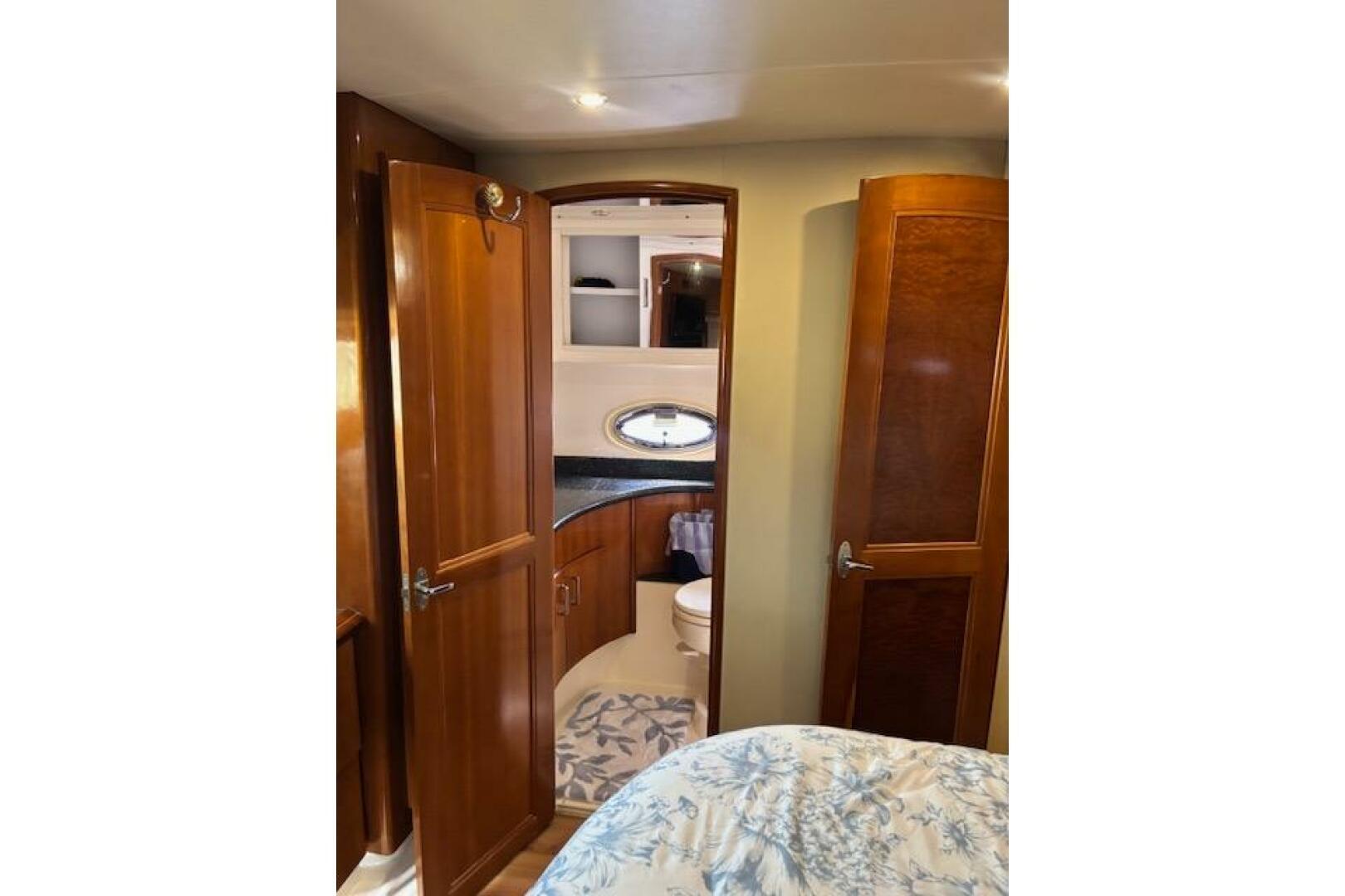 2004 Carver 466 Motor Yacht - Image 43