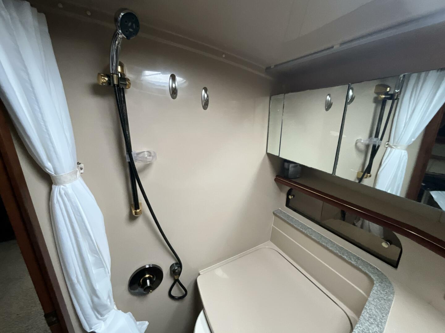 2002 Cruisers 35 Express - Image 23