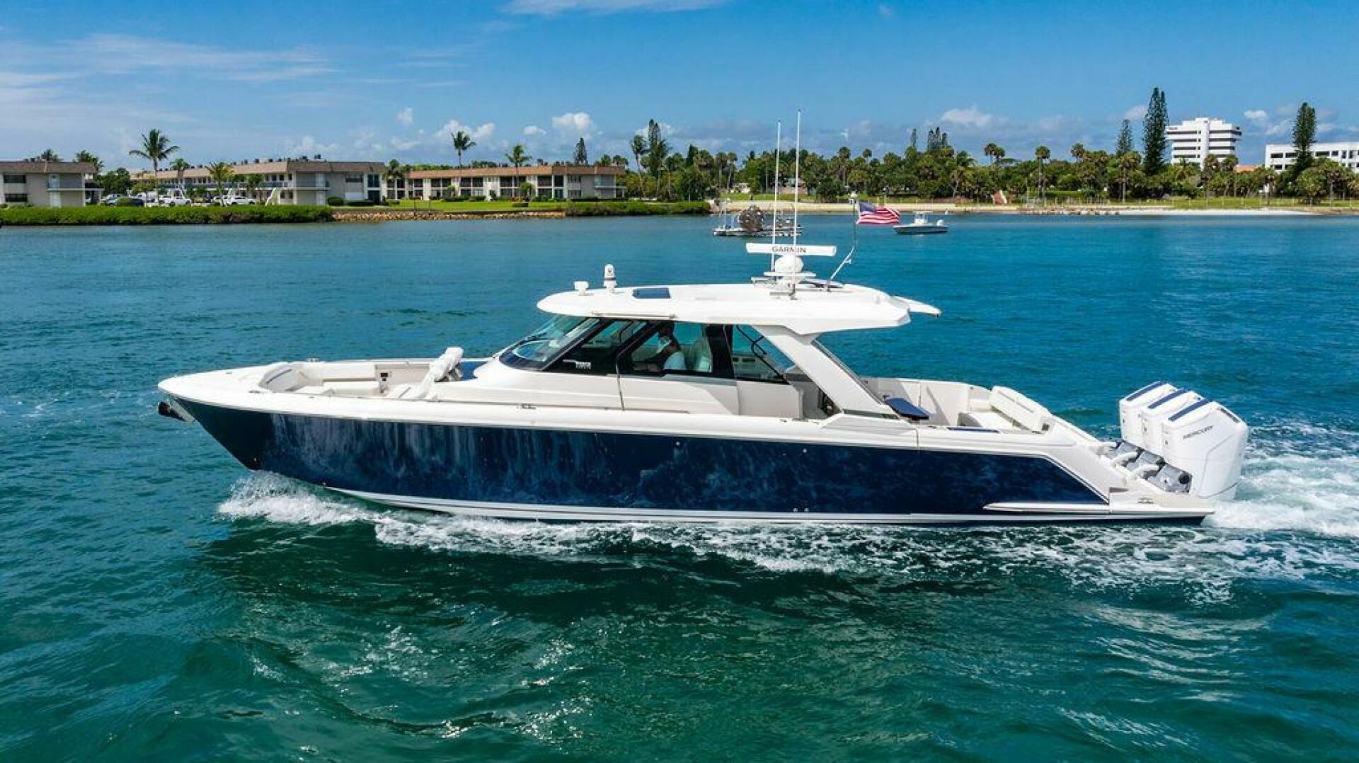 2025 Tiara Yachts 48 LS - Image 5
