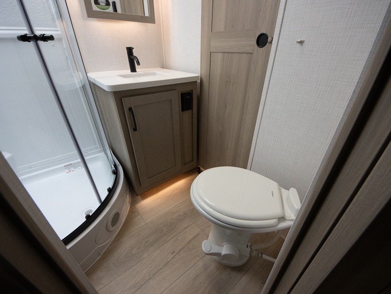 2025 Forest River Rockwood Signature Ultra Lite 8336BH - Image 25