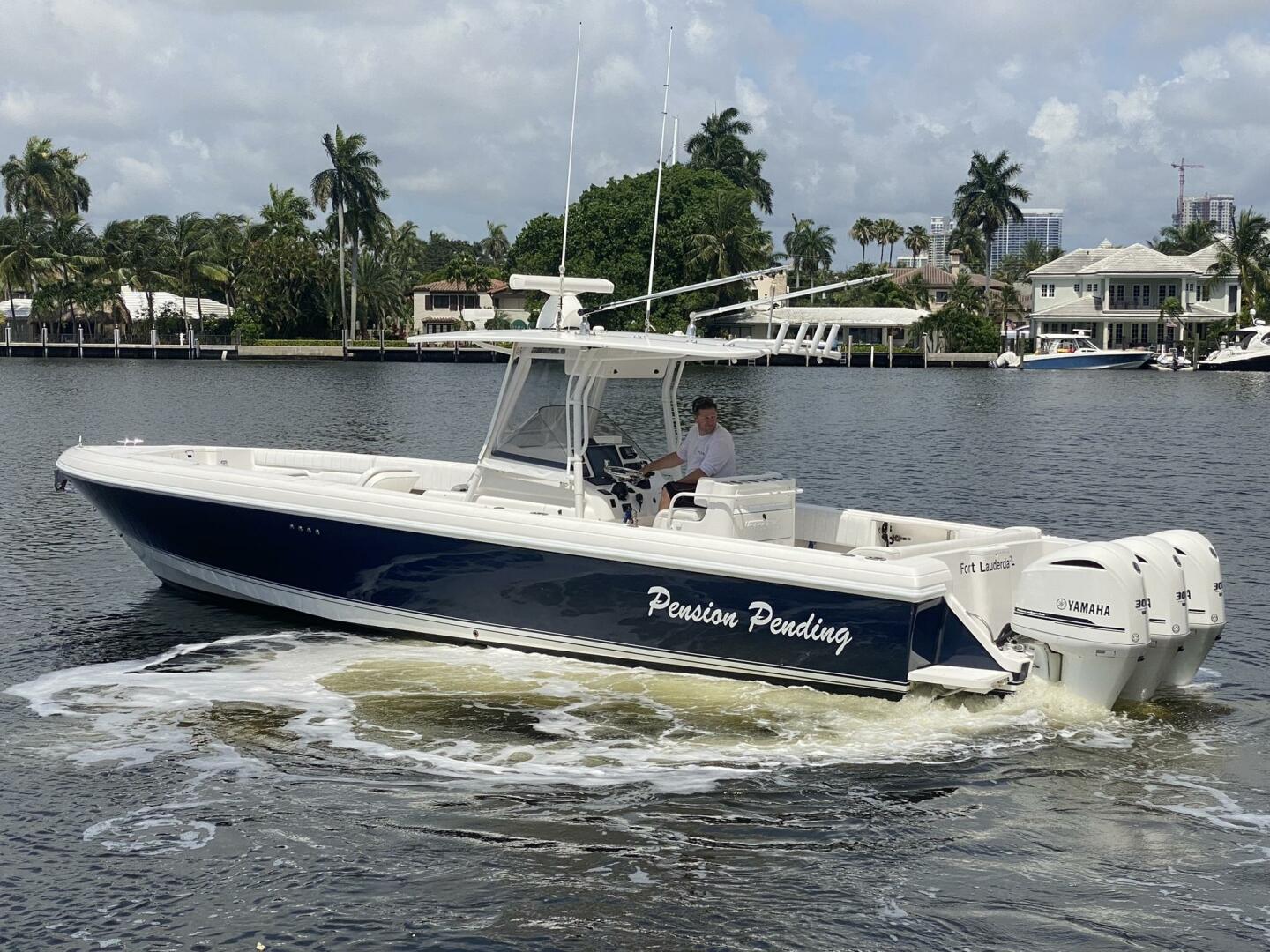 2006 Intrepid 370 - Image 4