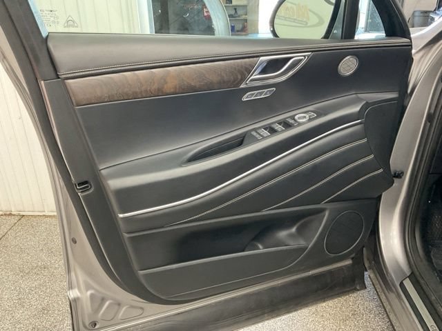 2024 Genesis GV80 Utility 4D Advanced AWD I4 - Image 15