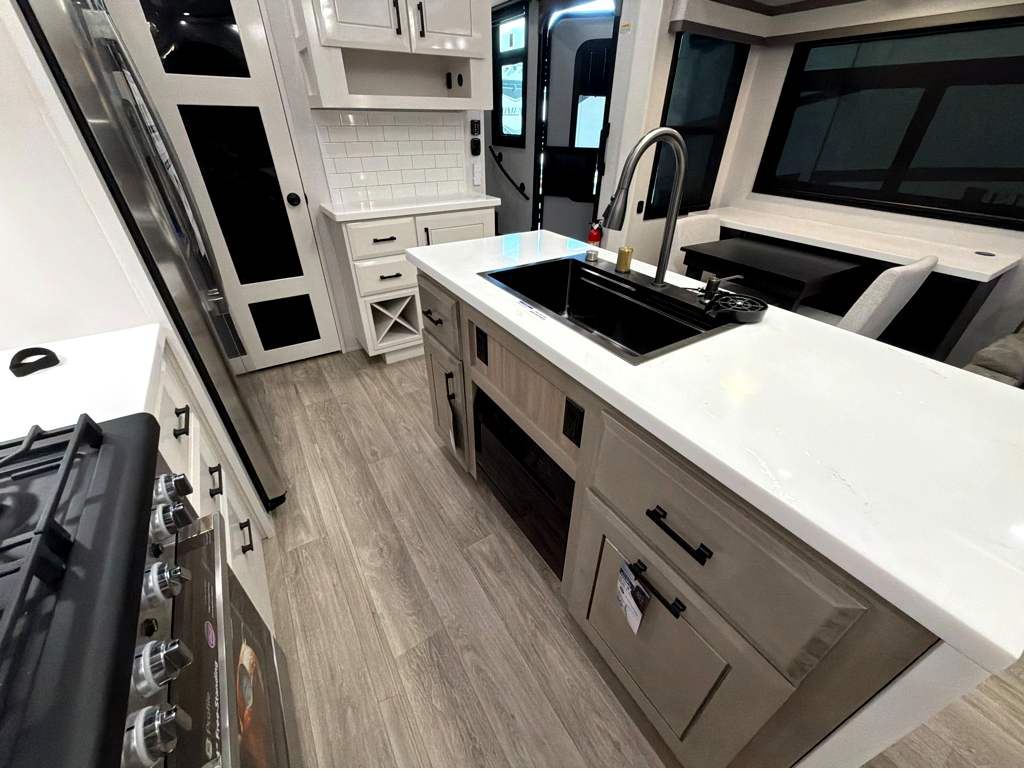 2027 JAYCO PINNACLE 32RLTS - Image 21