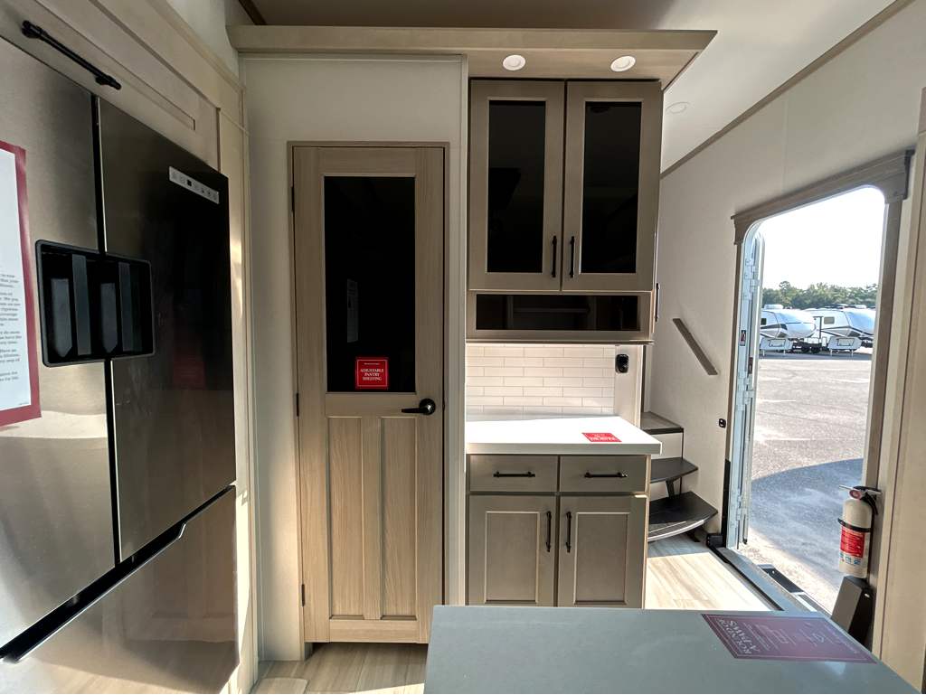 2026 GRAND DESIGN INFLUENCE 3704BH - Image 23