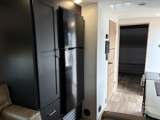 2023 Keystone Outback Ultra-Lite Ultra-Lite 240URS - Image 17