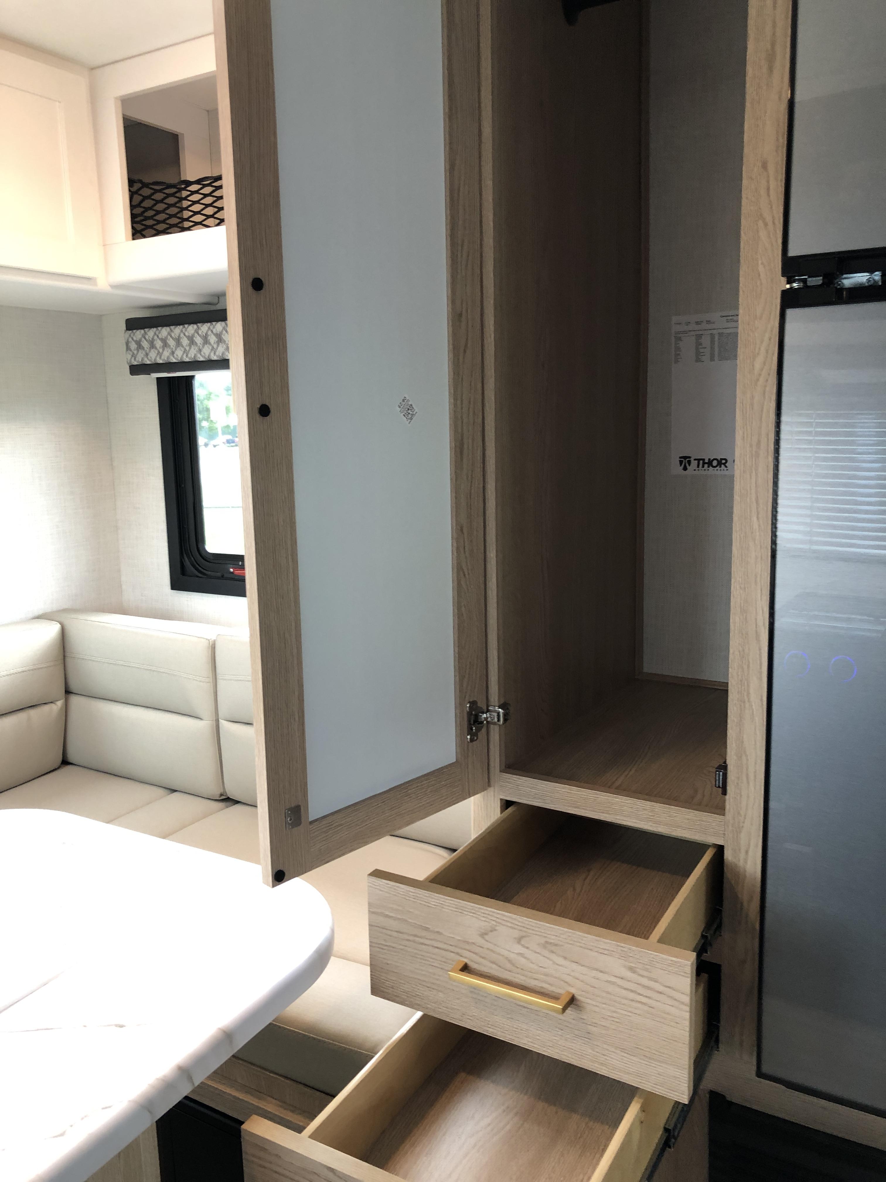 2026 Thor Motor Coach Quantum LC19 - Image 19